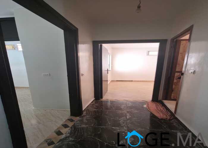 شقة للبيع بالعمران قرب النجد طابق سفلي بمدينة الجديدة.