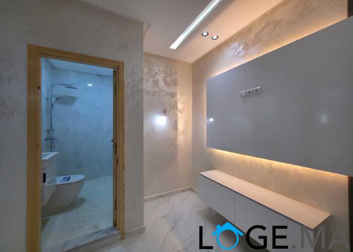 Appartement a vendre de deux façades au 2ème étage escalier privatif a al bousstane el jadida.
