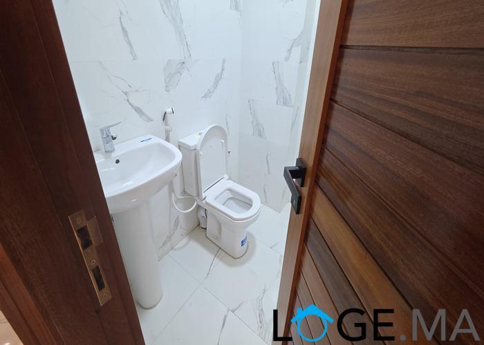 Appartement a vendre de 140 m2 escalier privatif a hay essalam el jadida.