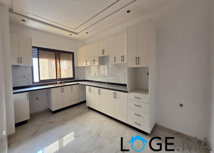 Appartement a vendre escalier privatif dans R +2 de deux façades, 120 m² habitable a el jadida.