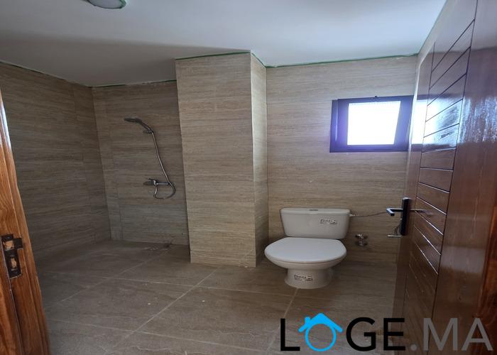 Appartement a vendre escalier privatif dans R +2 de deux façades, 120 m² habitable a el jadida.