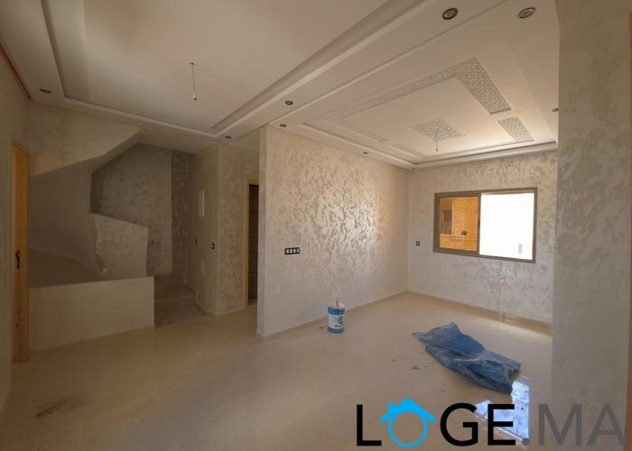 Appartement a vendre escalier privatif, au 1er étage bien ensoleillé avec grande surface a el jadida.