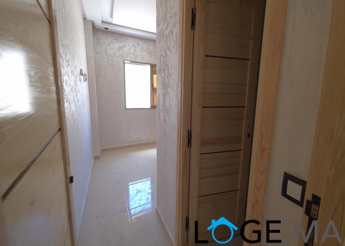 Appartement a vendre escalier privatif, au 1er étage bien ensoleillé avec grande surface a el jadida.