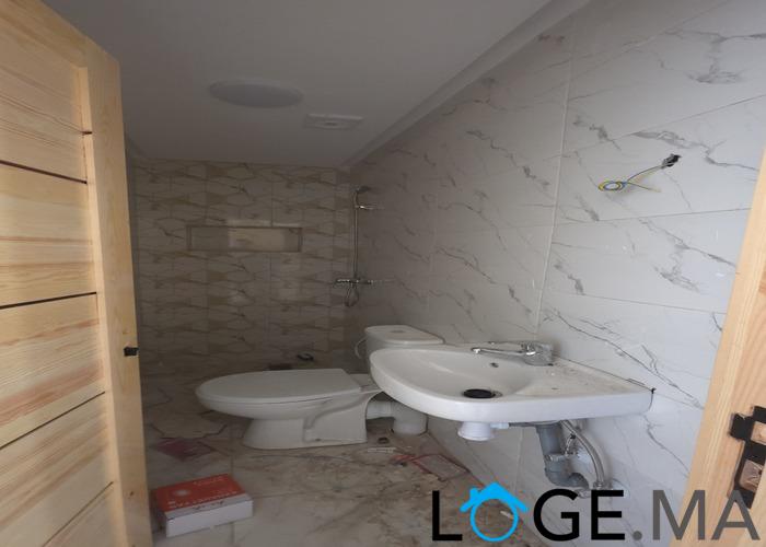 Appartement a vendre escalier privatif, au 1er étage bien ensoleillé avec grande surface a el jadida.