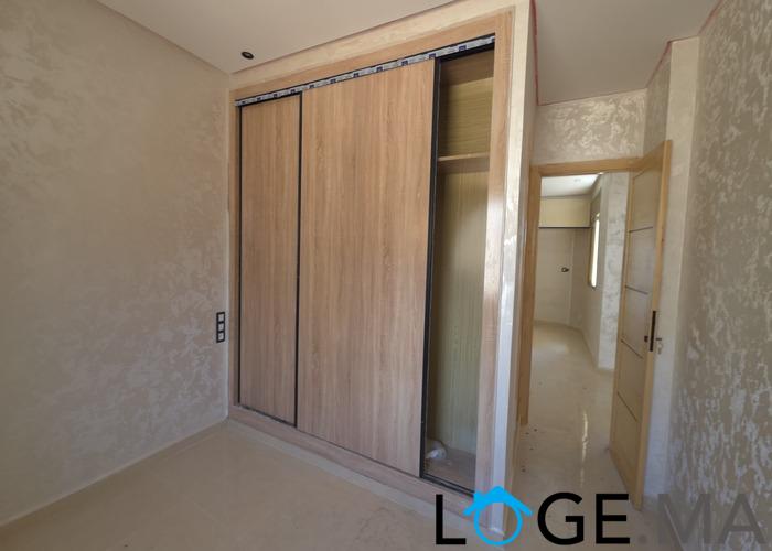 Appartement a vendre escalier privatif, au 1er étage bien ensoleillé avec grande surface a el jadida.