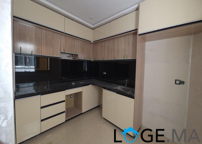 Appartement a vendre escalier privatif, au 1er étage bien ensoleillé avec grande surface a el jadida.