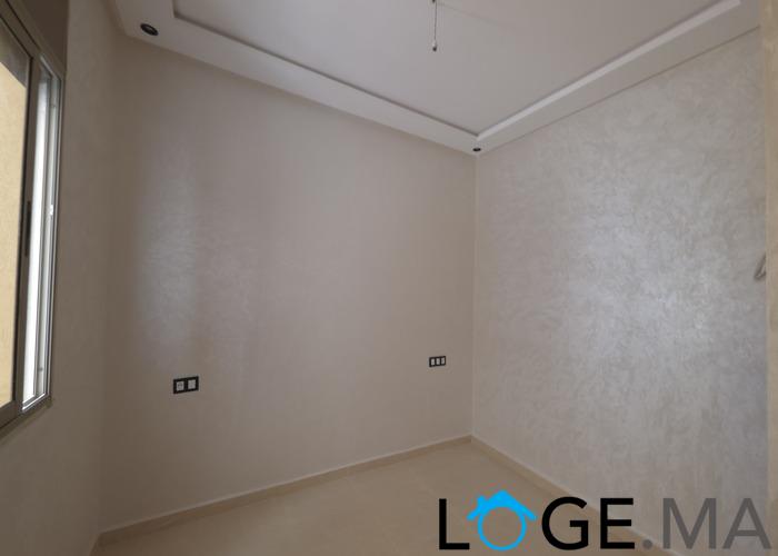 Appartement a vendre escalier privatif, au 1er étage bien ensoleillé avec grande surface a el jadida.