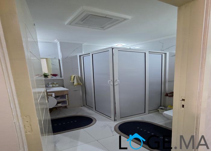 Appartement a vendre 72 m² dans R+4 au 2ème étage , immeuble avec ascenseur et cave pour voiture ,près akdital el jadida .