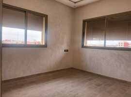 Appartement de 113 m2 de 2 façades dans une R+2 escalier privative a al bosstane El jadida.