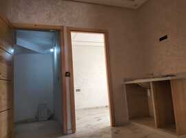 Appartement dans une R+2 de 120 m2 escalier privative au 2 ème étage a al bosstane El jadida