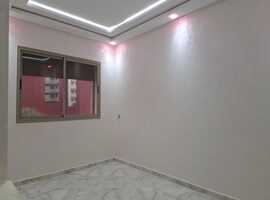 Appartement dans une R+2, 1ère étage escalier privative a hay essalm el jadida.