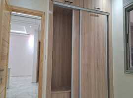 Appartement dans une R+2, 1ère étage escalier privative a hay essalm el jadida.