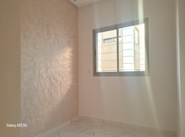 Appartement dans R+2 escalier privatif au 1er étage à hay essalm el jadida. 