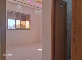 Appartement de façade opposé dans R+2 escalier privatif de 112 m2 près marjane el jadida. 