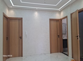 Appartement de façade opposé dans R+2 escalier privatif de 112 m2 près marjane el jadida. 