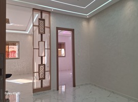 Appartement de façade opposé dans R+2 escalier privatif de 112 m2 près marjane el jadida. 