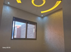 Appartement de façade opposé dans R+2 escalier privatif de 112 m2 près marjane el jadida. 