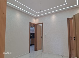 Appartement de façade opposé dans R+2 escalier privatif de 112 m2 près marjane el jadida. 