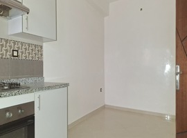 Appartement a vendre  dans R+4 de 90 m2 au 1er étage à el jadida. 