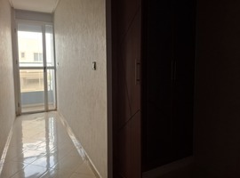 Appartement a vendre  dans R+4 de 90 m2 au 1er étage à el jadida. 
