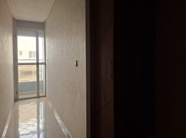 Appartement a vendre  dans R+4 de 90 m2 au 1er étage à el jadida. 