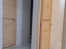 Appartement de 98 m2 à vendre  au 1er étage escalier privatif à hay essalam el jadida