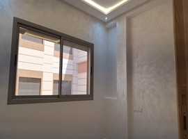 Appartement de 98 m2 à vendre  au 1er étage escalier privatif à hay essalam el jadida
