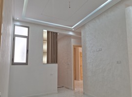 Appartement de 98 m2 à vendre  au 1er étage escalier privatif à hay essalam el jadida