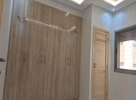 Appartement de 98 m2 à vendre  au 1er étage escalier privatif à hay essalam el jadida