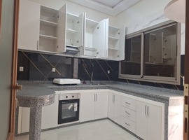 Appartement a vendre de 157 m2 dans R+2 escalier privatif près marjan el jadida.