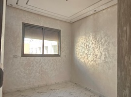 Appartement a vendre dans R+2 escalier privatif a el jadida.