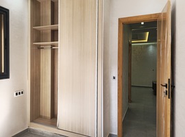 Appartement a vendre de deux façades dans R+2 au 2eme étage,de 120 m2 a el jadida.