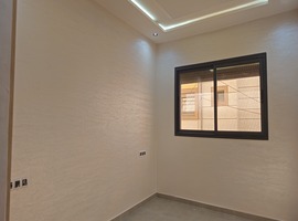 Appartement a vendre de deux façades dans R+2 au 2eme étage,de 120 m2 a el jadida.