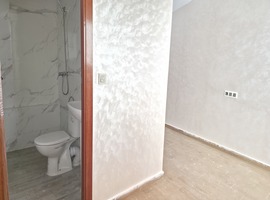 شقة سفلية للبيع قرب مرجان الجديدة  . 