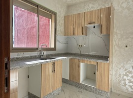 Appartement a vendre au 1er étage dans R+2 escalier privatif a el jadida.