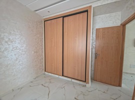 Appartement a vendre dans R +2 avec escalier privatif a Narjiss el jadida. 