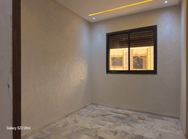 Appartement a vendre de 147 m2 au 2ème étage près albousstane a el jadida. 