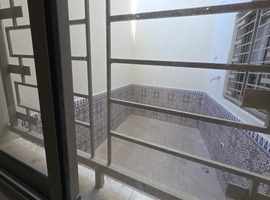 Appartement a vendre RDC dans R+2 a al bousstane el jadida. 