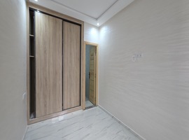 Appartement a vendre RDC dans R+2 a al bousstane el jadida. 