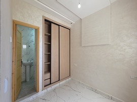 Appartement a vendre escalier privatif, étage courant près al bousstane el jadida.
