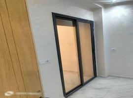 Appartement a vendre de deux façades au 2ème étage escalier privatif a Al bousstane el jadida .