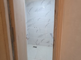 Appartement a vendre de 131 m2 escalier privatif de deux façades a hay essalam el jadida. 