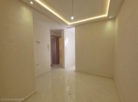 Appartement a vendre de 131 m2 escalier privatif de deux façades a hay essalam el jadida. 
