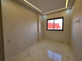 Appartement a vendre de 140 m2 escalier privatif a hay essalam el jadida.