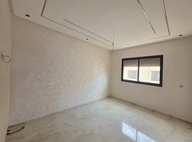 Appartement a vendre escalier privatif dans R +2 de deux façades, 120 m² habitable a el jadida.