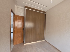 Appartement a vendre escalier privatif dans R +2 de deux façades, 120 m² habitable a el jadida.