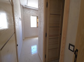 Appartement a vendre escalier privatif, au 1er étage bien ensoleillé avec grande surface a el jadida.