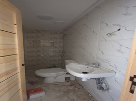 Appartement a vendre escalier privatif, au 1er étage bien ensoleillé avec grande surface a el jadida.