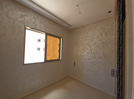 Appartement a vendre escalier privatif, au 1er étage bien ensoleillé avec grande surface a el jadida.
