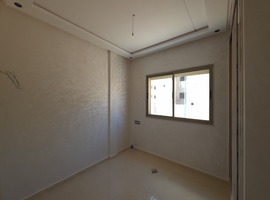 Appartement a vendre escalier privatif, au 1er étage bien ensoleillé avec grande surface a el jadida.